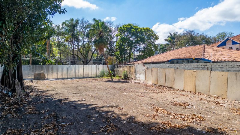 Terreno à venda no bairro Jardim Paulista em São Paulo/SP | Alto Padrão / Luxo